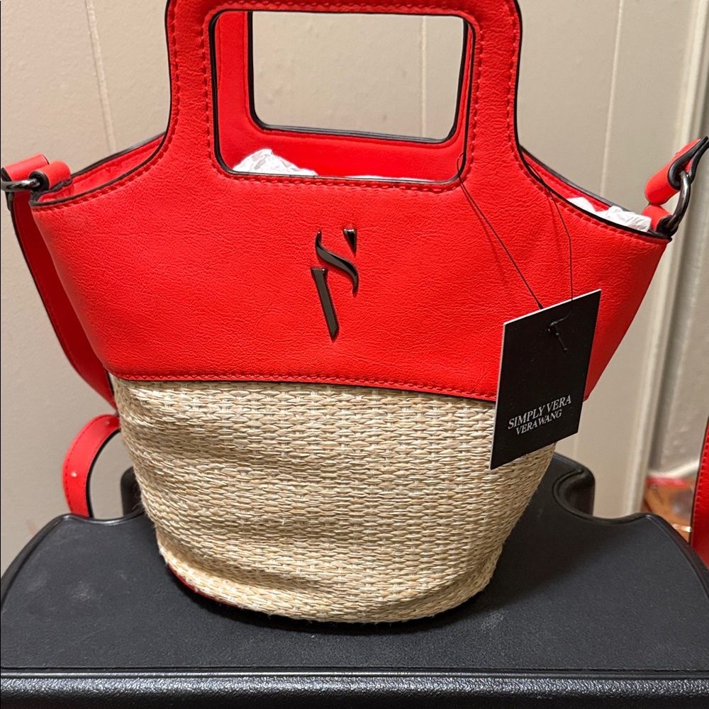 Simply Vera Vera Wang top handle straw crossbody.